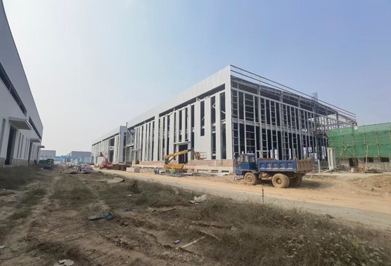 강력한 강성 강철 구조 창고 (PU 샌드위치 패널 및 유연한 디자인)